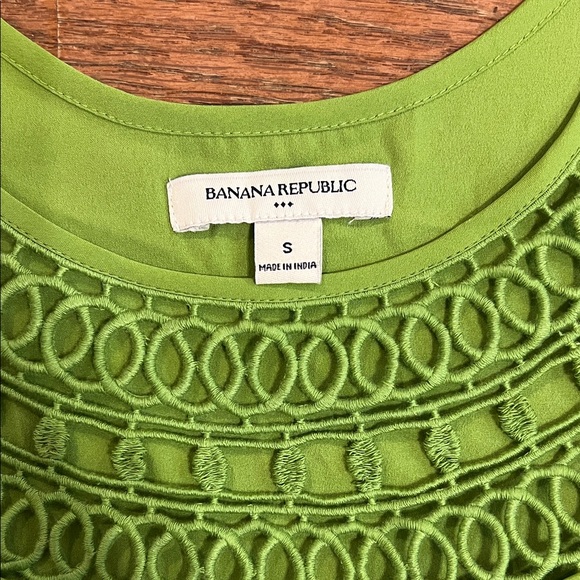 Banana Republic Bright Green Crochet Yoke Tank - Picture 2 of 8
